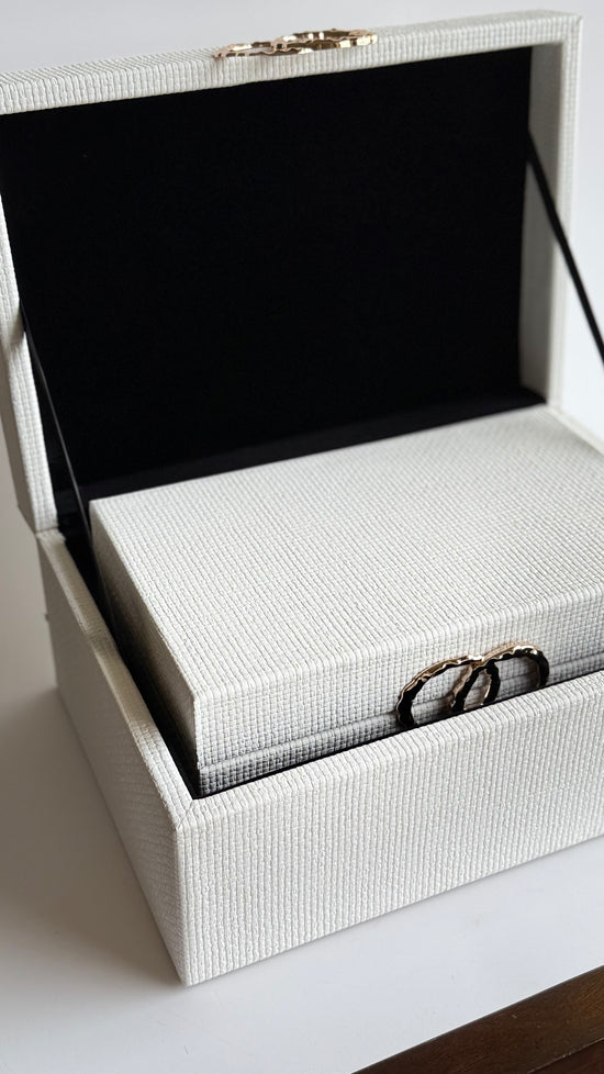 Caja blanca Faux Leather con dorado
