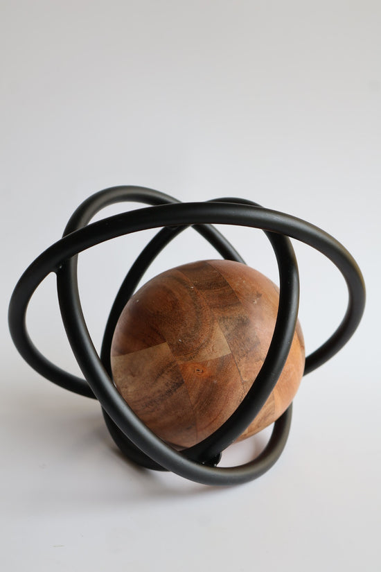 Esfera de atomo con esfera de madera