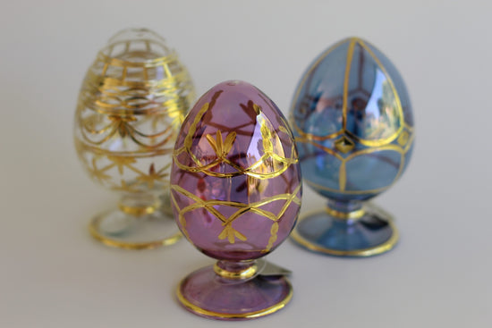 Huevo de vidrio soplado con base